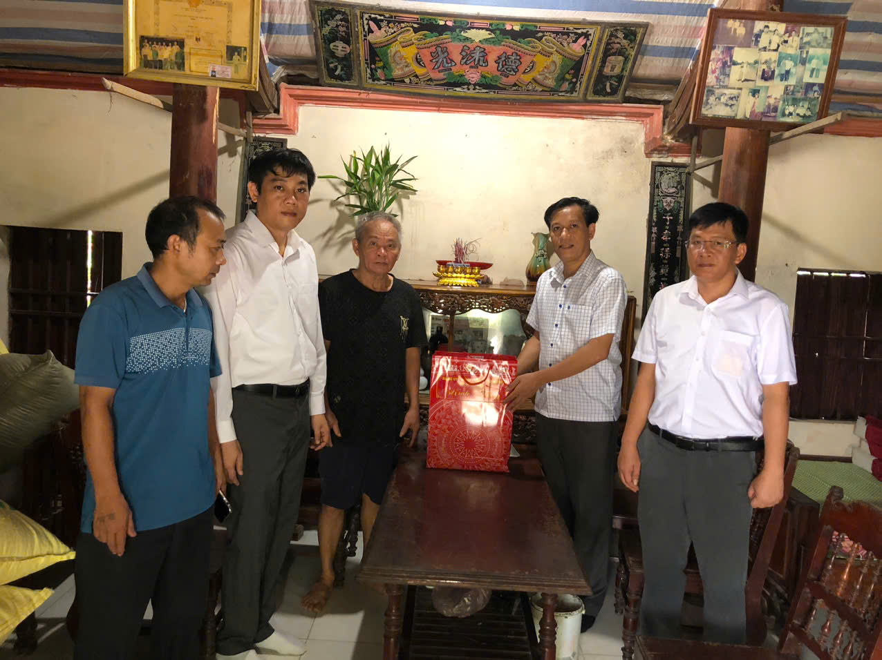 Anh-tin-bai